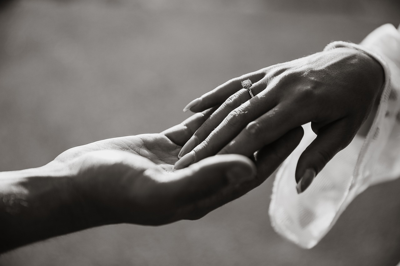 Dress to Impress: Choosing the Perfect Outfits for Your Engagement Photoshoot post thumbnail image