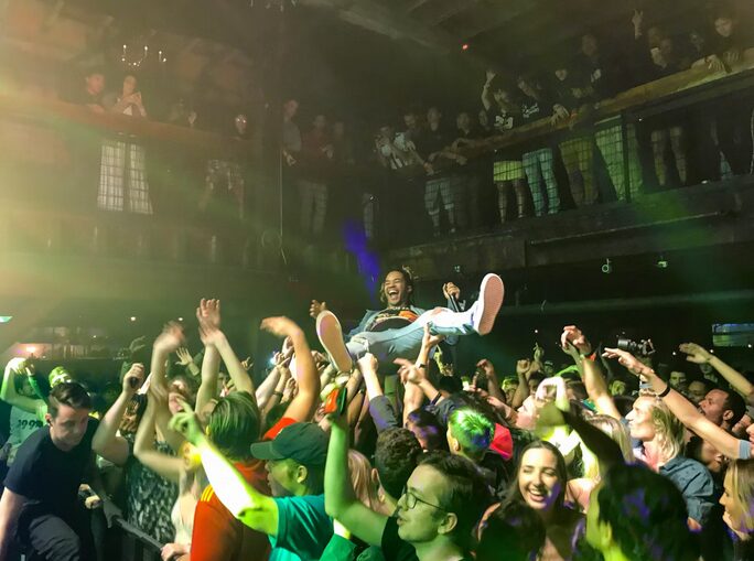 crowdsurfing